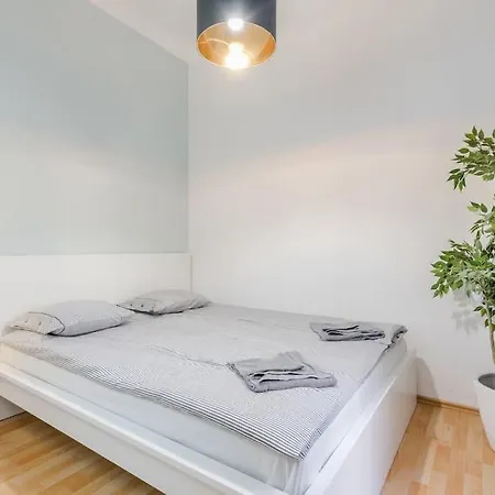 Dessy Downtown Apartman *