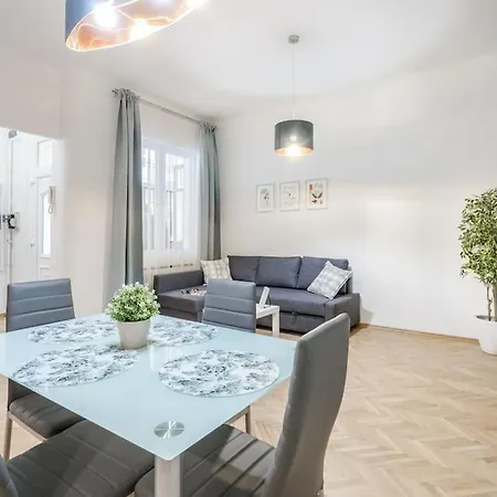 Apartment Dessy Downtown